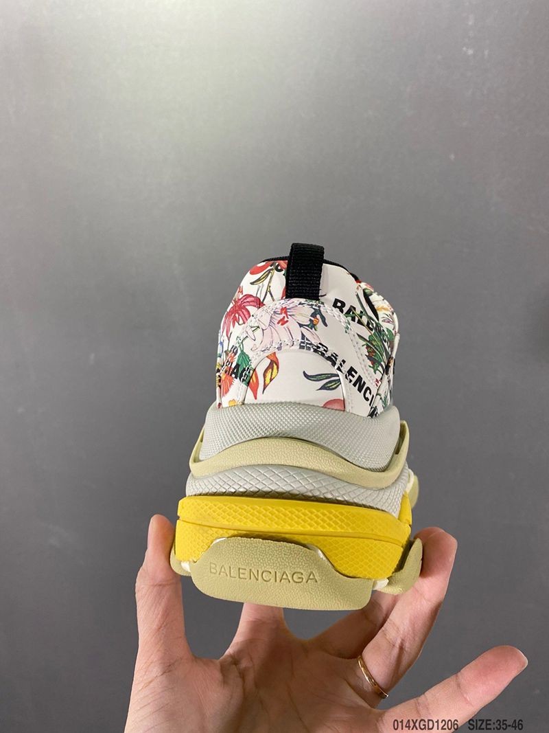 春もの新作グッチ バレンシアガ 偽物 ザ ハッカー プロジェクト “Triple S” スニーカー 681068UL1108461高い品質